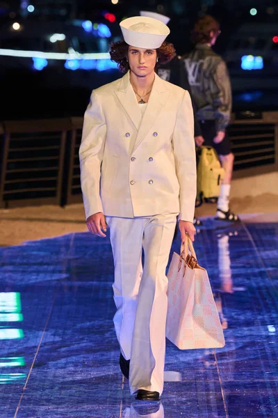 Look 11